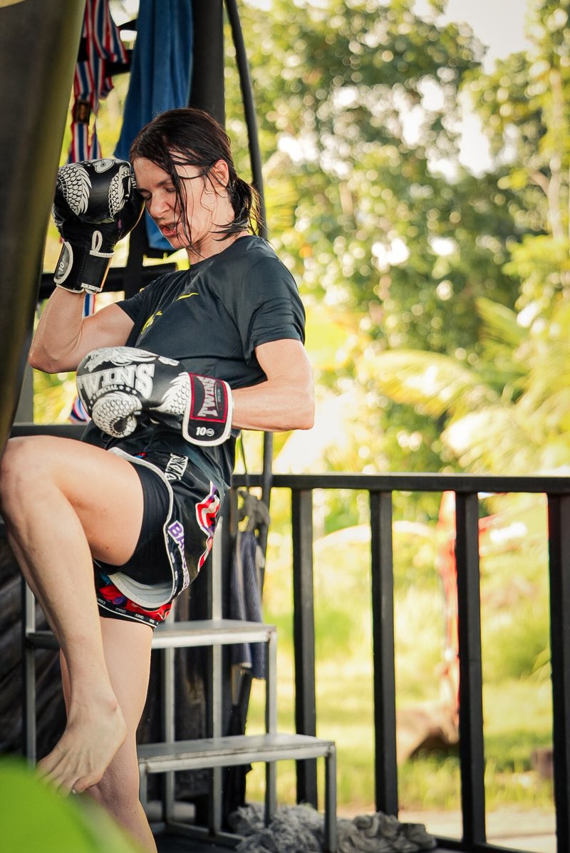 Female trainer at DE Gym